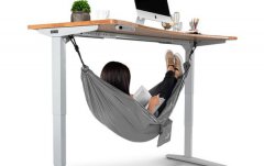 可在办公桌下睡觉的吊床