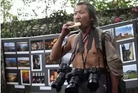 买3000块的LOL皮肤,抢6.6的外卖红包,你是隐形贫困人口吗?