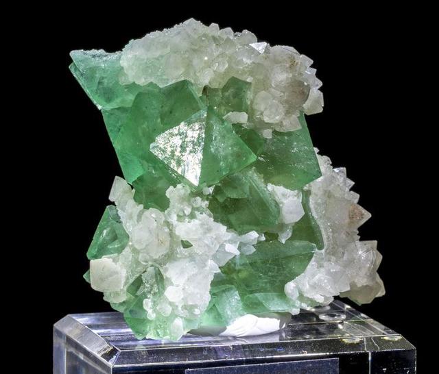 日本制裁掐住韩国半导体产业的咽喉，中国企业帮忙造了个"备胎"