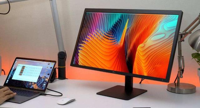 一盏灯、一张屏，办公桌面焕然新生