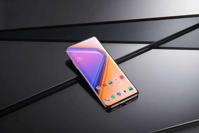 看了一眼一加7T pro的屏幕，我决定换掉华为，但还是悬崖勒马了