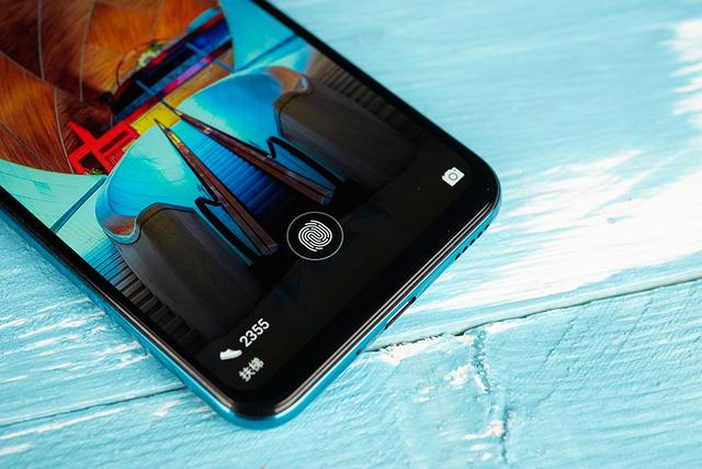 荣耀20青春版图赏：幻彩渐变超级柔美