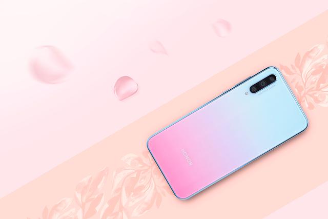 荣耀20青春版图赏：幻彩渐变超级柔美