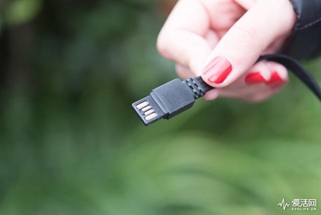 1件能抵3件穿！小米这款智能羽绒服会自动加热，双11价太厚道