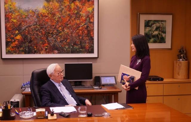 比任正非创业晚13年，企业利润是华为2倍，华为有难他挺身而出