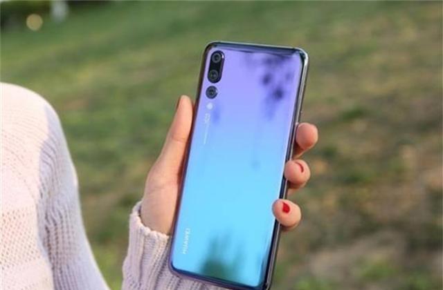 目前全面屏手机市场，这4款手机值得入手，哪款让你心动呢？