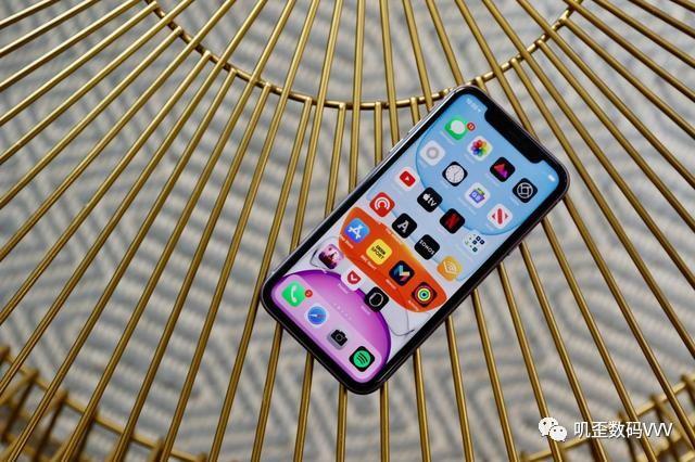 iPhone11拿下双11销量冠军，苹果成大赢家，华为其实输得不冤