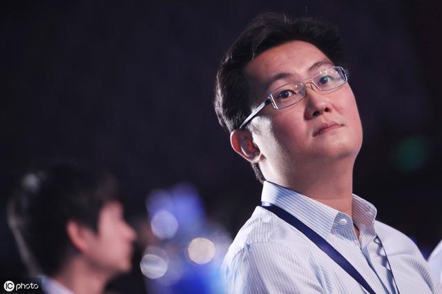 马化腾找遍中国互联网公司，曾想300万卖掉QQ，张朝阳只想出60万