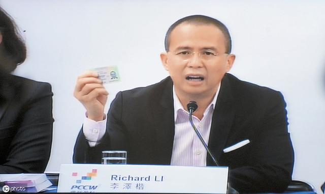 马化腾找遍中国互联网公司，曾想300万卖掉QQ，张朝阳只想出60万