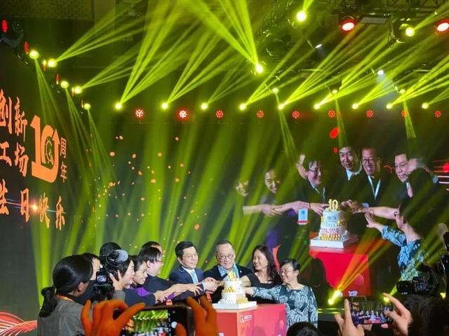 华裔高管告别微软：业务被抽离，但原因不简单是华裔印度裔之争