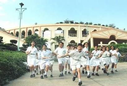 印度的教育那么烂，为什么印度裔ceo可以统治硅谷？