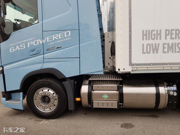 看完欧洲和国内的LNG重卡我发现一个问题：为啥气瓶位置不一样？