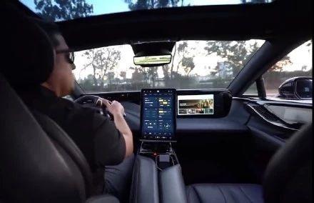 FF91内饰首曝：后排能躺着看电视