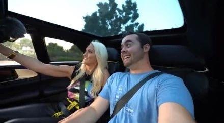 FF91内饰首曝：后排能躺着看电视