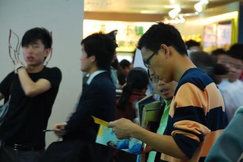 雷总牛逼!小米进军房地产发力!年轻人泪目:再也不用当房奴了