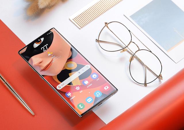 华为手机难上加难，苹果公司添“筹码”，世界第二的位置恐不保