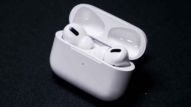 400块买了个华强北AirPods Pro，苹果看了想打人…