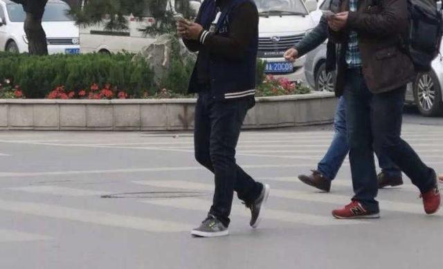 可口可乐:一年不玩手机奖励70万。网友:我能赢到它破产