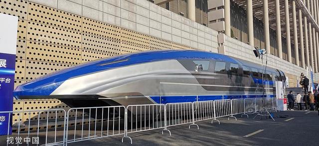 驾驶室首曝光！高速磁浮真车时速600公里，无人驾驶仪表盘可折叠