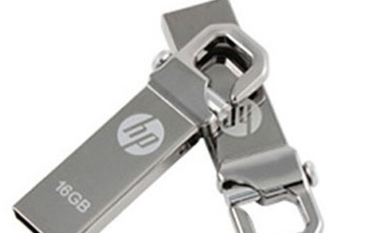 将U盘设置为第一启动项之后却检测不到U盘怎么办?