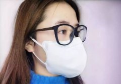 带口罩时眼镜起雾怎么办？教你一招，让镜片不再起雾，超级简单
