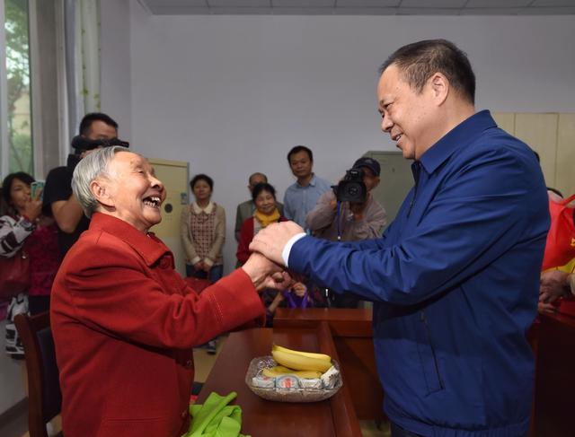 总有一款适合你,武汉市长点赞这些“互联网+居家养老”新模式