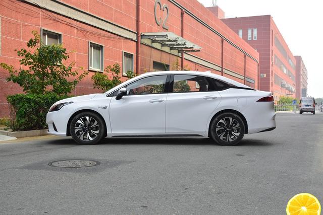 充电0.57小时续航510km，轴距2米7不到14万，这车30天卖了8460辆