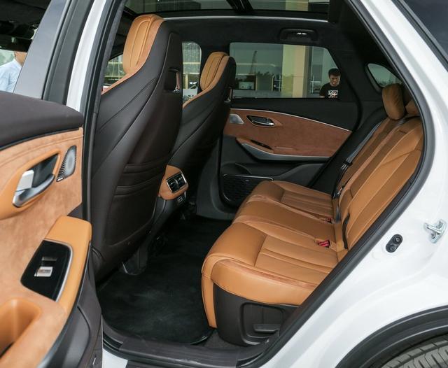 充电0.57小时续航510km，轴距2米7不到14万，这车30天卖了8460辆