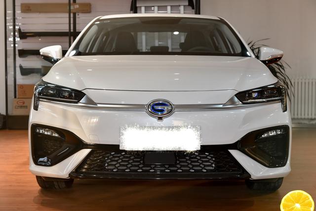 充电0.57小时续航510km，轴距2米7不到14万，这车30天卖了8460辆