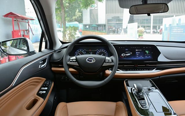 充电0.57小时续航510km，轴距2米7不到14万，这车30天卖了8460辆