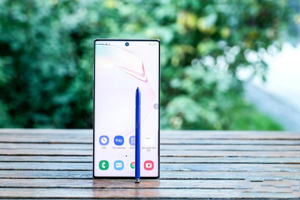 三星旗舰降价！降幅高达1800，网友表示一副好牌打稀碎