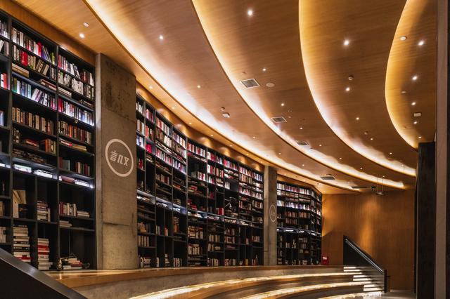 富士康称3月底前产能应变正常；乔布斯遗孀：个人财富将全用于慈善