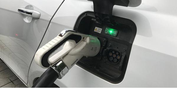 新能源缺点暴露，为何很多车主还是不愿换回燃油车，看完收获很大