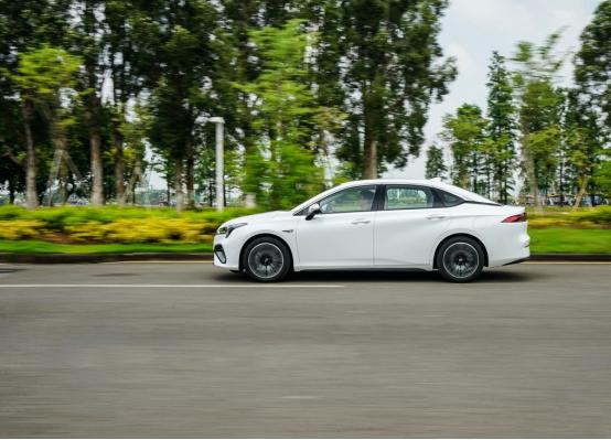 抵抗特斯拉降价入侵国产纯电啥样？17万、510KM续航、上市七连涨