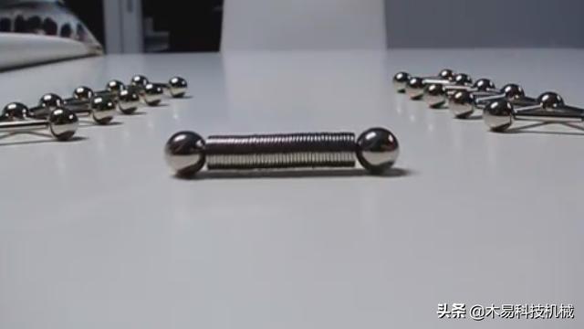 磁悬浮列车为啥那么快？国外小伙做模拟实验