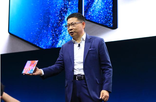 余承东再被“打脸”！这次牛皮吹爆了，又来晚了，网友：尴尬了