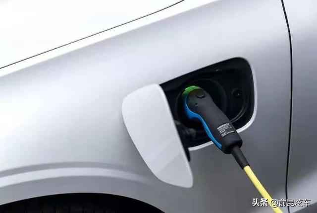 燃油车嫌油贵，新能源车嫌充电麻烦，还有便宜占吗？