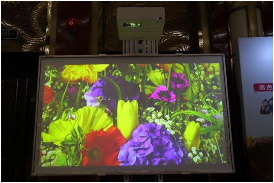 反射式超短焦，大屏更专注