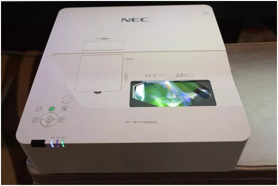 NEC CU4200WD 系列HLD超短焦教育投影机