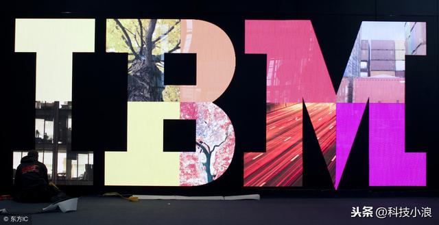 IBM发布全球首台独立量子计算机：9英尺玻璃立方体，使用需付费