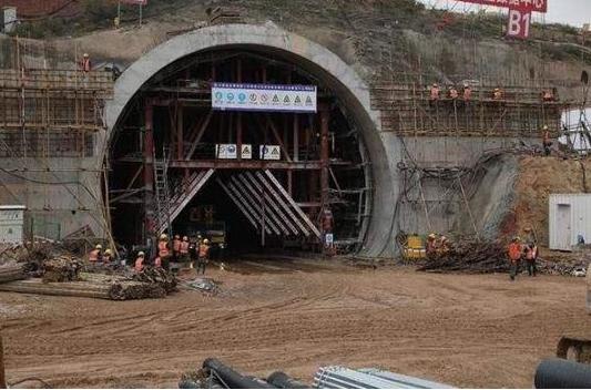 我国直接把一座山挖空，华为、苹果抢建数据中心，就在贵州