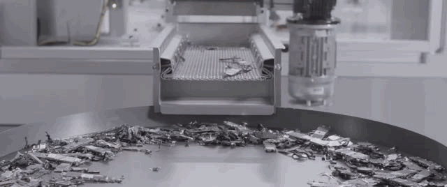 苹果用机器人从废弃iPhone中挖矿，然后制造出更多的电子垃圾……