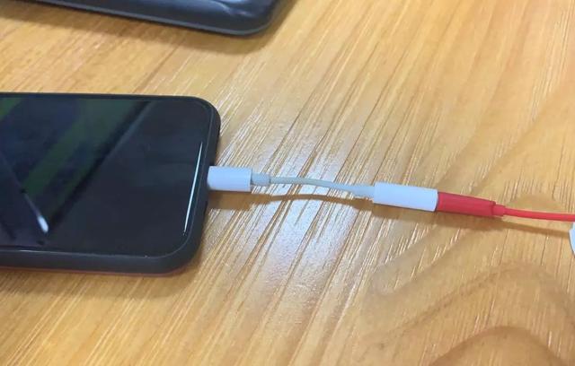 苹果的优越感，是数据线给的