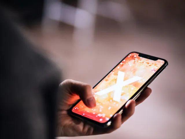 iPhone 11全球供应紧张；湖北首批“绿码”发放 | 晚报