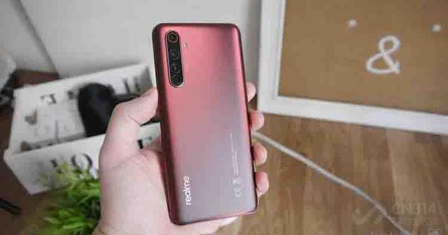 2月一共有8款手机发布 双模5G占7款，旗舰机价格上涨迅猛