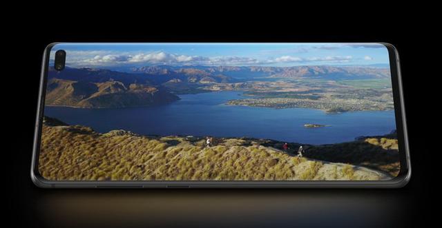 厂商们终于开始重视手机屏幕了，但消费者却笑不出来