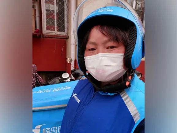 100个骑手中只有9个是女性，但她们往往是最优秀的“小哥”