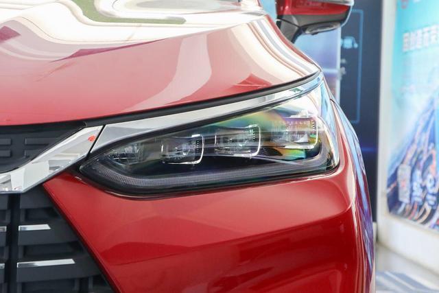 30万搞定丈母娘，买豪车不如选新能源车，低调、豪华、有品味