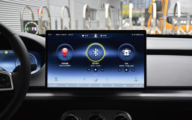 号称插混版“奔驰GLC”，起步586马力，七座布局，最低卖28.98万