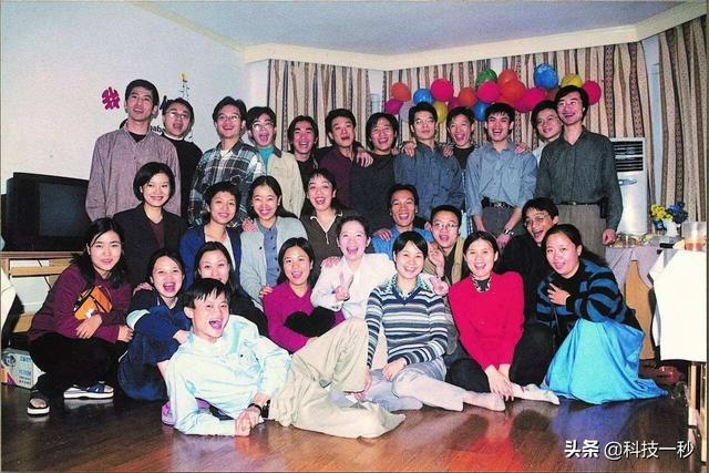 马云创业时的前台，手握阿里巴巴0.2%股份，如今生活的怎么样？